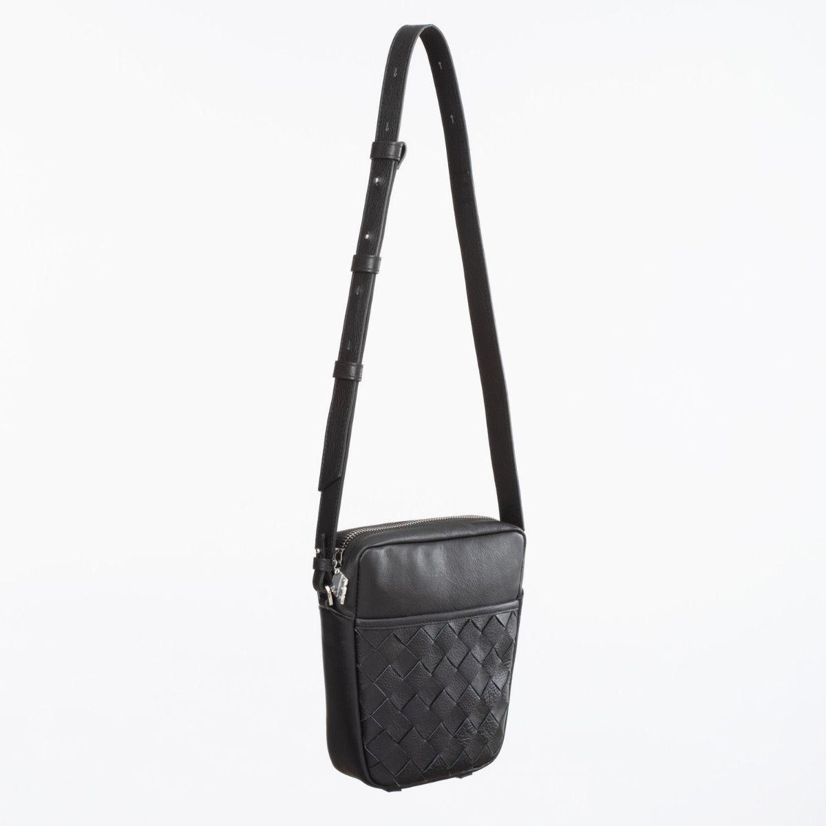 lovia-toivo-001-shoulder lovia-toivo-001-shoulder