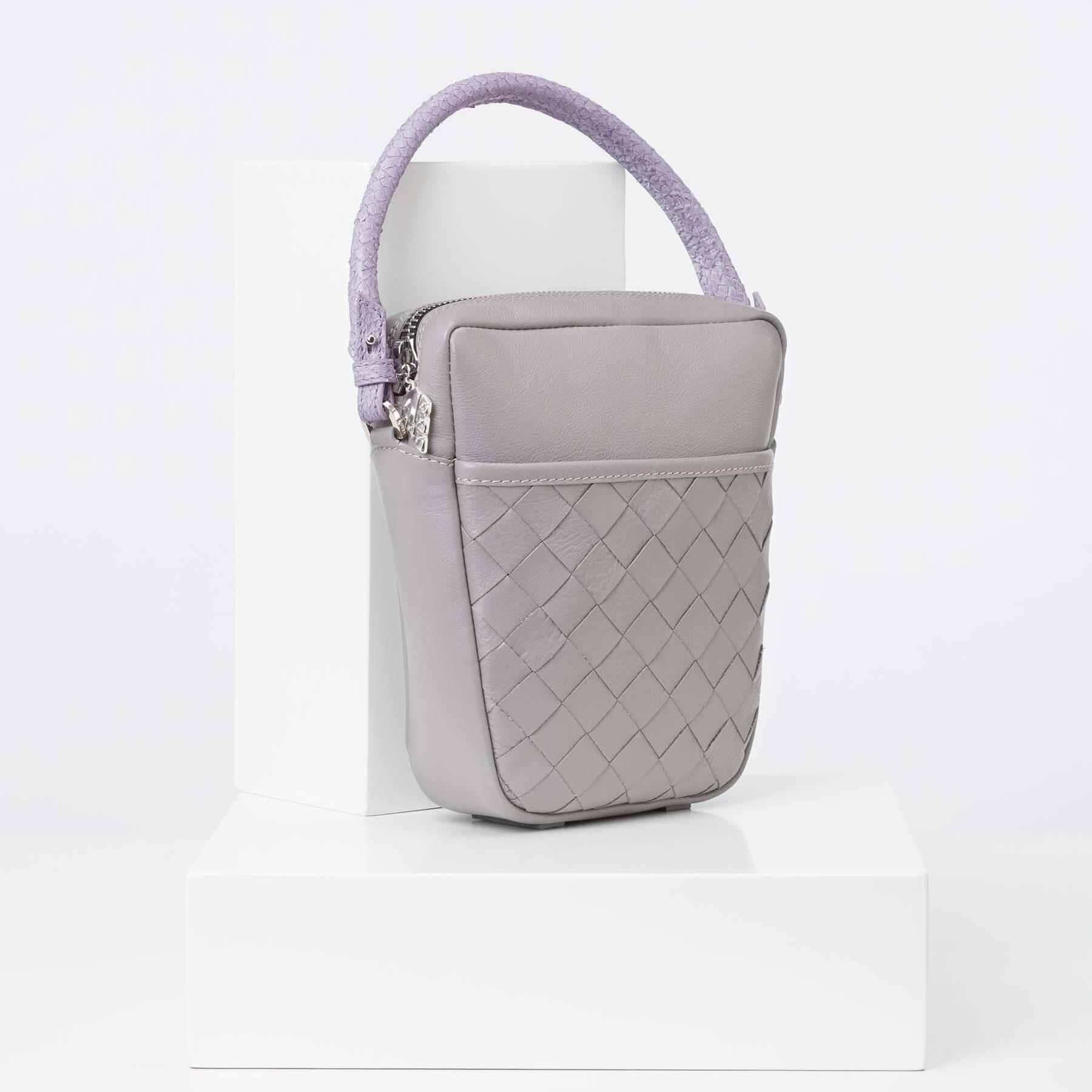 lovia-toivo-002-handle-lila-side