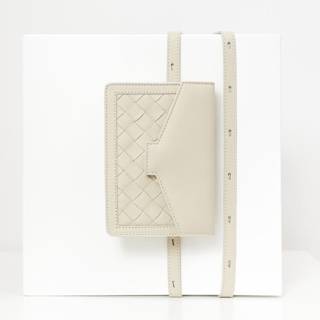 Light shell | 285 € | £255