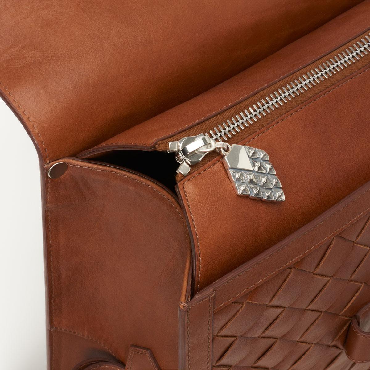 lovia_kontti_pinebrown_detail lovia_kontti_pinebrown_detail